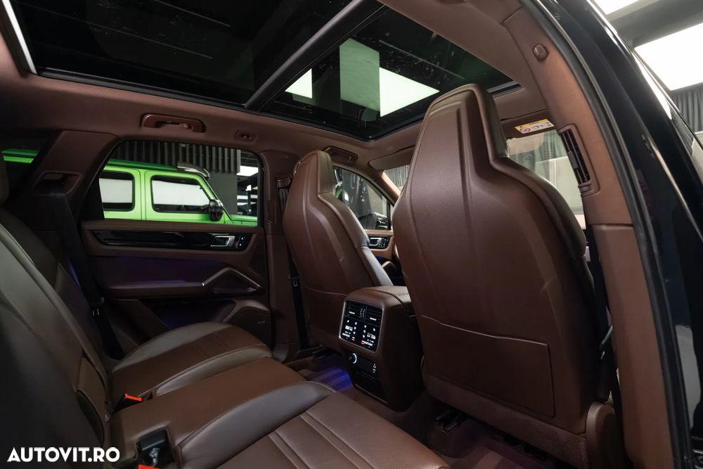 Porsche Cayenne - 34