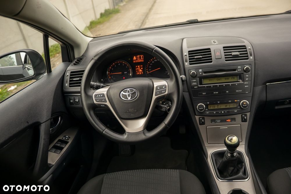 Toyota Avensis 1.8 Comfort - 28