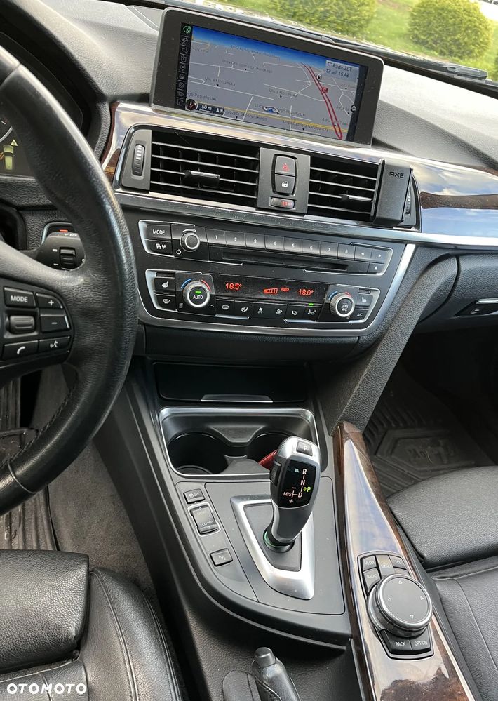 BMW Seria 3 320d xDrive Sport-Aut Luxury Line - 25