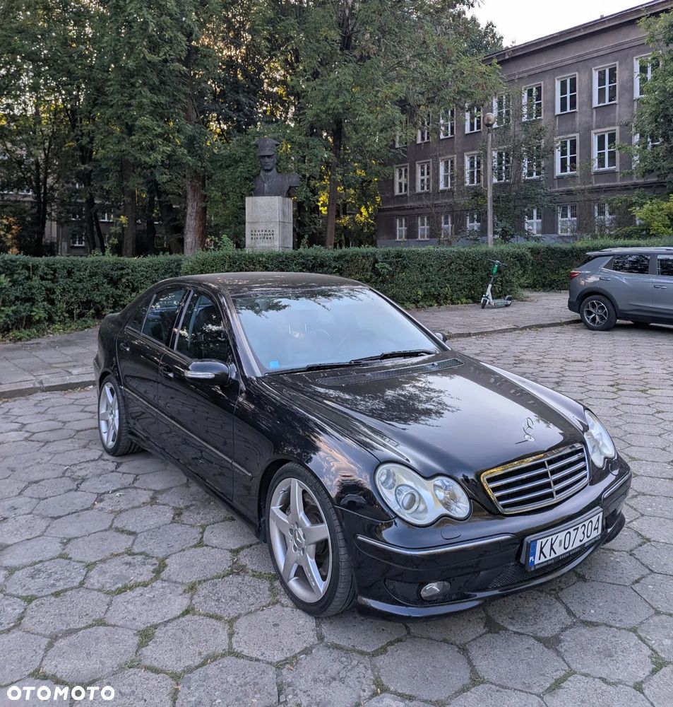 Mercedes-Benz C-Class 2005 photo 2