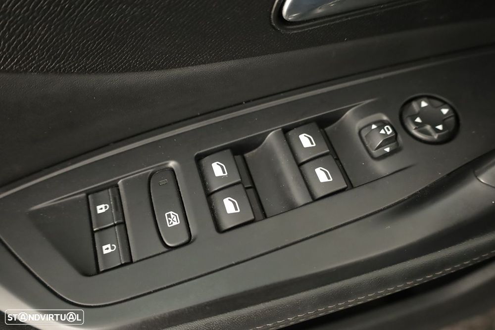 Peugeot 408 1.6 Hybrid Allure e-EAT8 - 20