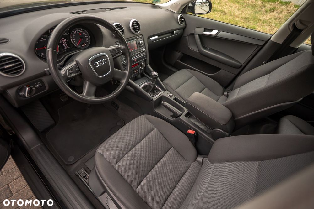 Audi A3 Sportback 2.0 TDI Ambiente - 17