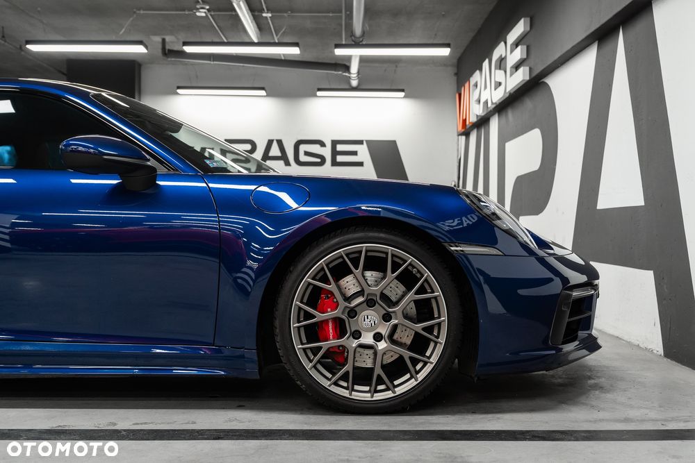 Porsche 911 Carrera 4S - 22