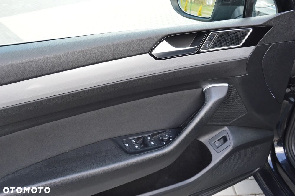 Volkswagen Passat - 20