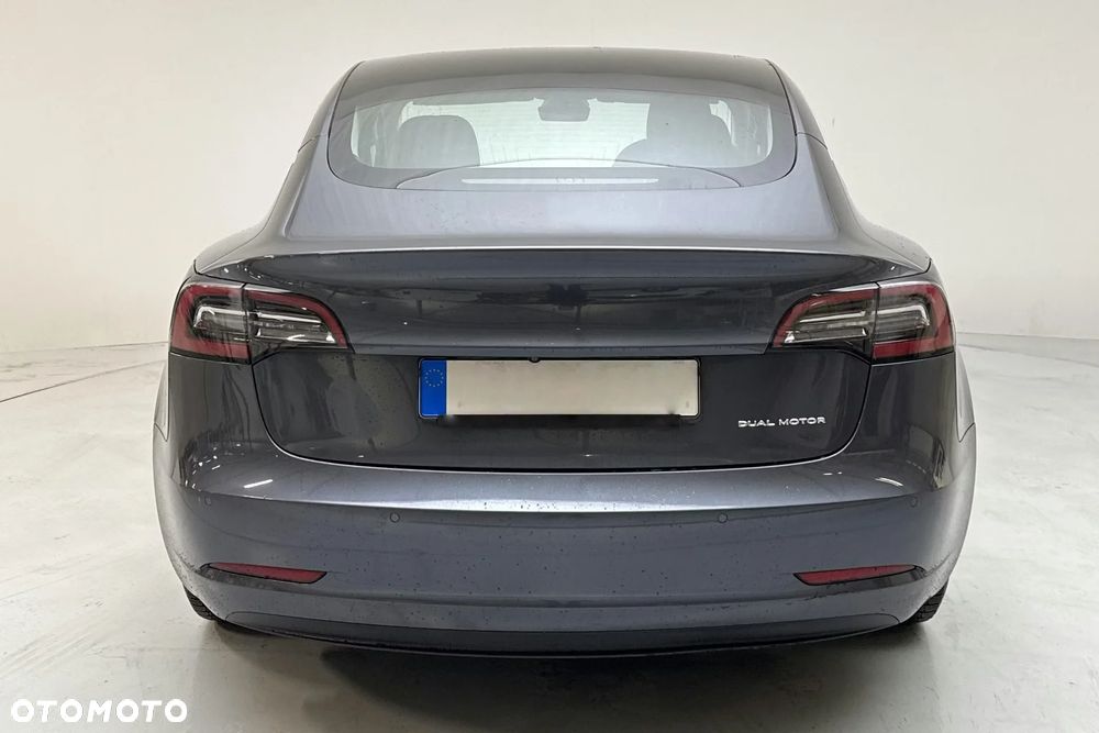 Tesla Model 3 - 4