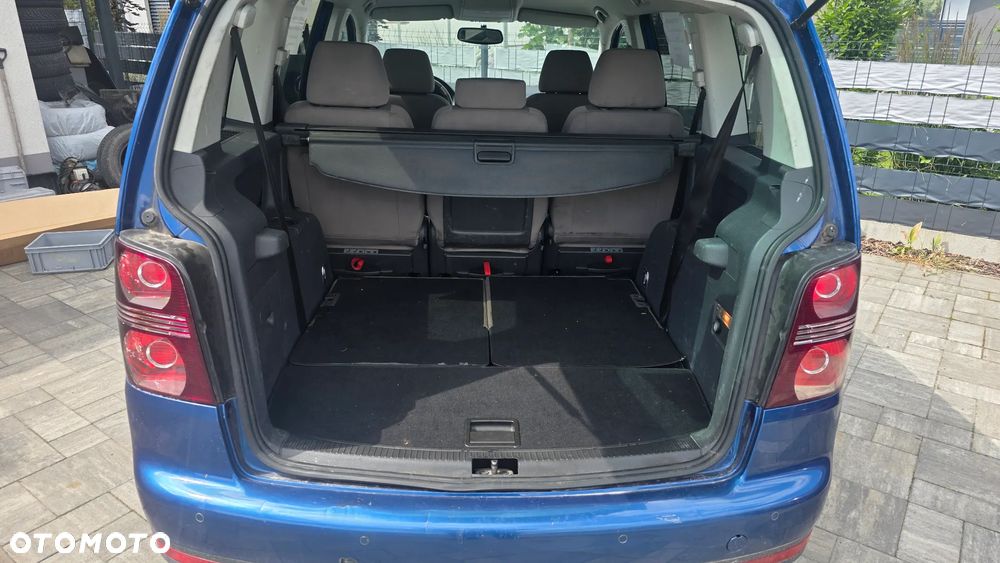 Volkswagen Touran - 6