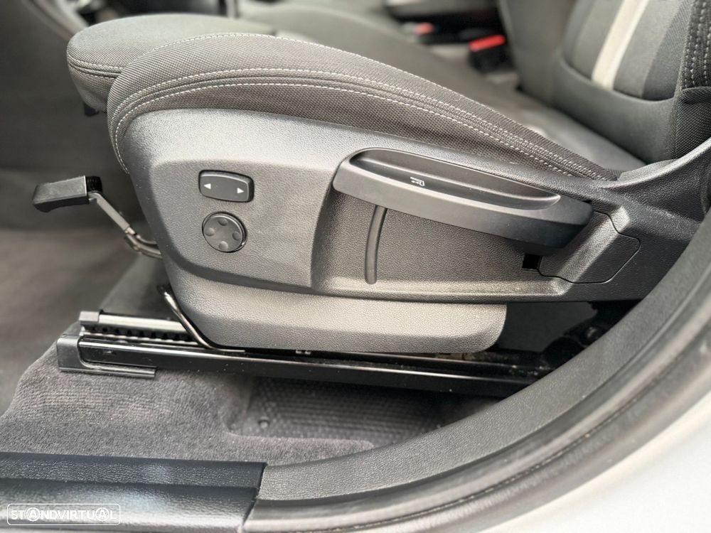 BMW X1 16 d sDrive Auto Line Sport - 18