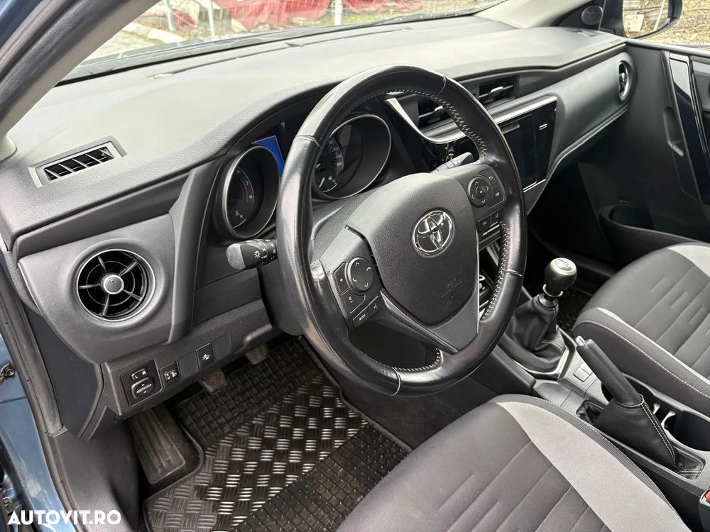 Toyota Auris 1.6 L Valvematic Luna - 3