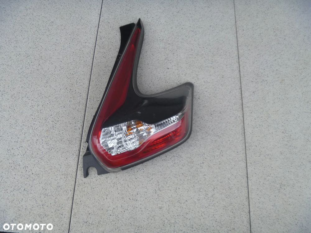NISSAN JUKE I F15 LIFT LAMPA TYLNA PRAWA IGŁA ORYGINAŁ 26550-BV80B EUROPA