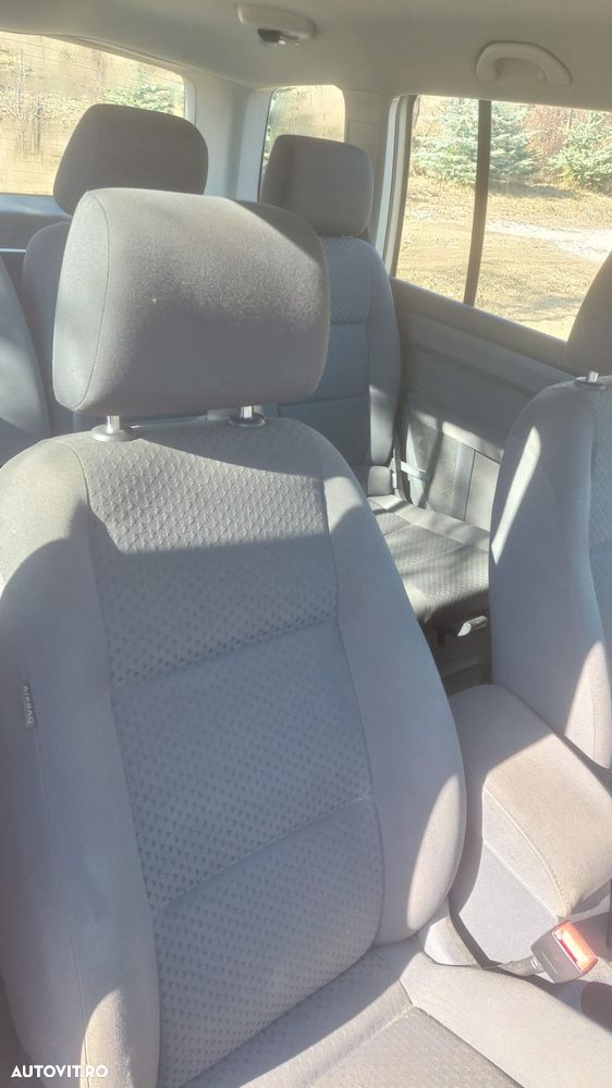 Volkswagen Touran - 4