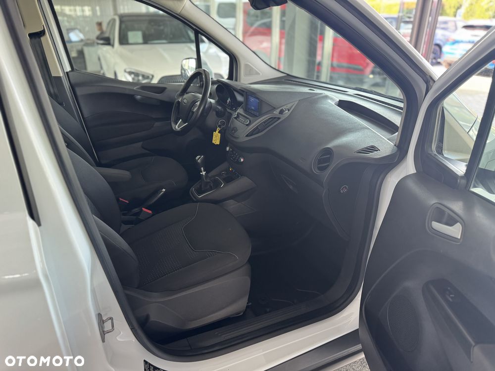 Ford Transit Courier - 30
