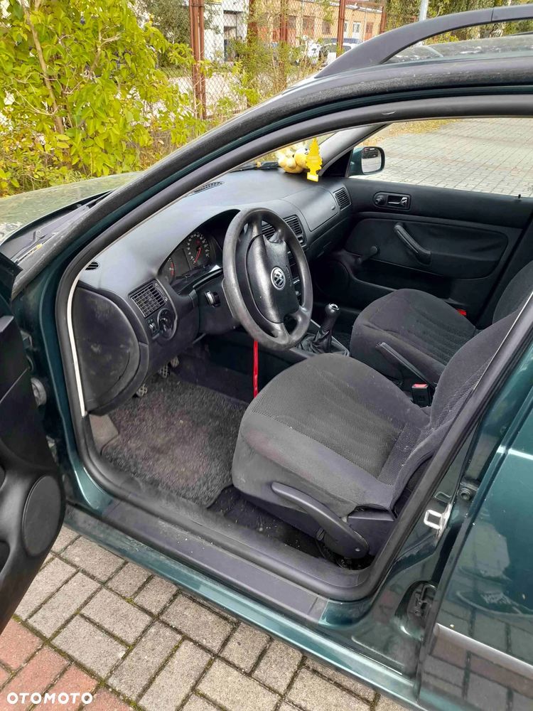 Volkswagen Golf - 6