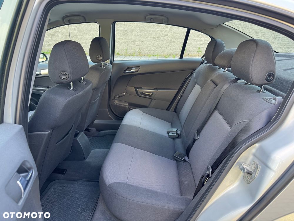Opel Astra 1.6 Enjoy - 11