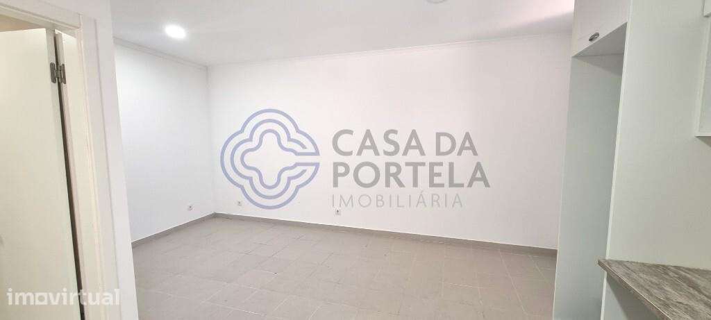 Moradia T0 Renovada em Linda-a-Velha! - Grande imagem: 3/18