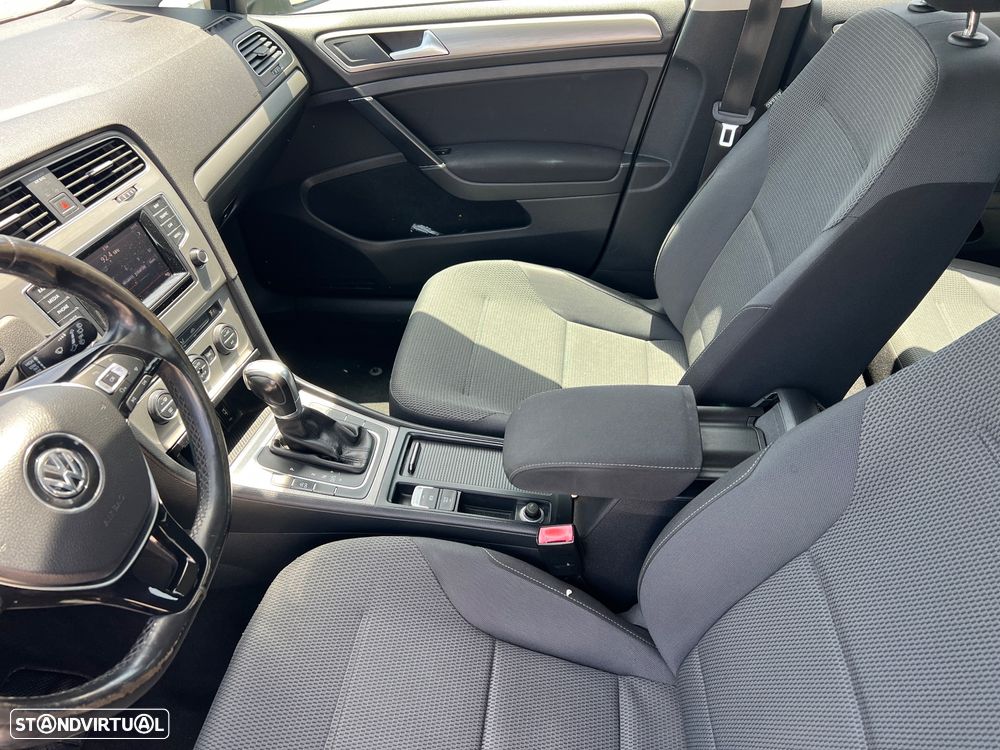 VW Golf 1.6 TDi Trendline DSG - 23