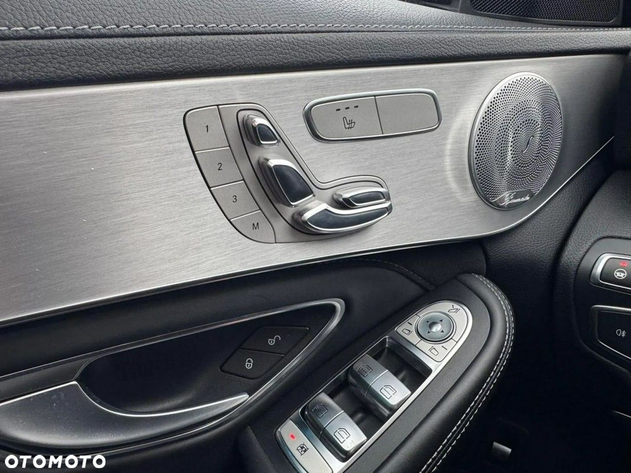 Mercedes-Benz Klasa C AMG 63 T AMG Speedshift 7G-MCT - 26