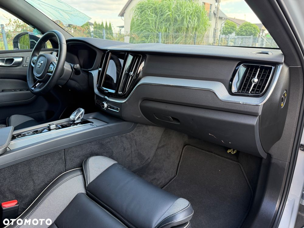 Volvo XC 60 B4 B Plus Dark - 23