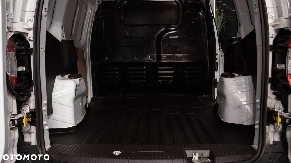 Ford Transit Courier - 9