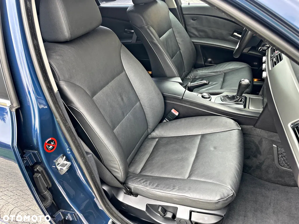 BMW Seria 5 525d Touring - 25