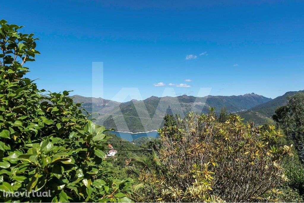 Moradia de charme com vistas únicas de rio  no Gerês - Grande imagem: 2/60