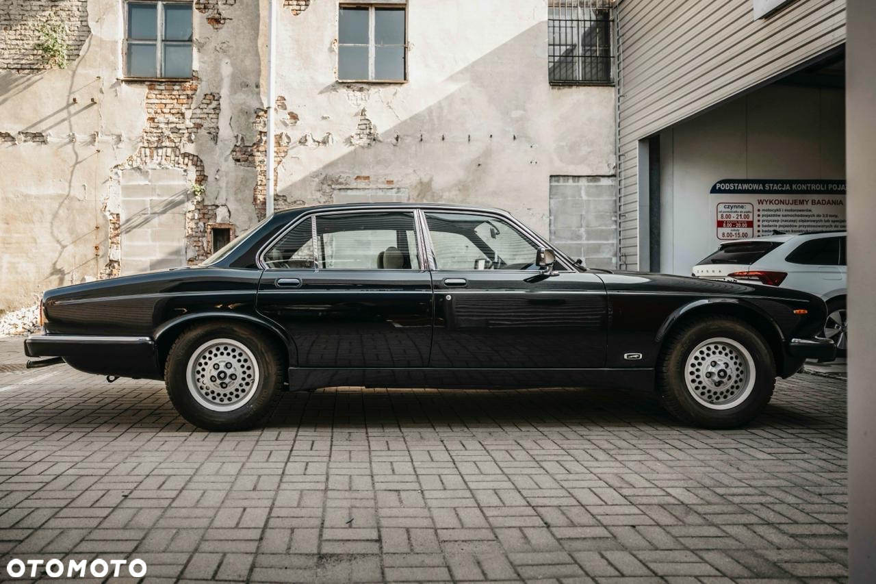 Jaguar XJ XJ12 6.0i - 12