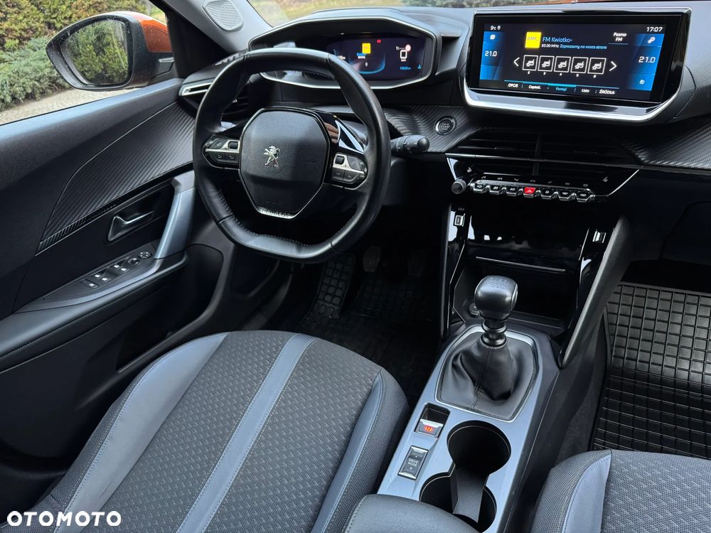 Peugeot 2008 1.2 PureTech Allure S&S - 17