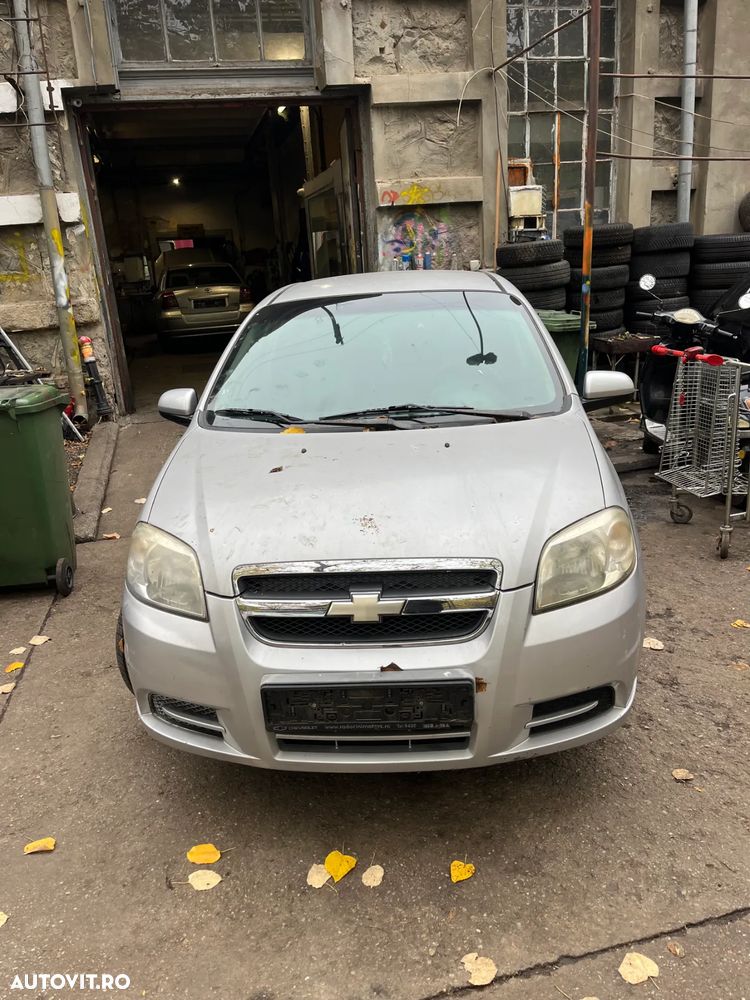 Dezmembrez Chevrolet Aveo gri argintiu 2006 1,4 benzina - 3