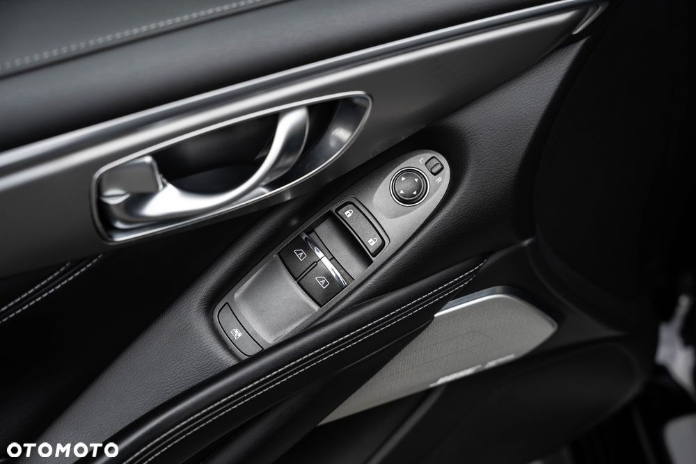Infiniti Q60 - 39