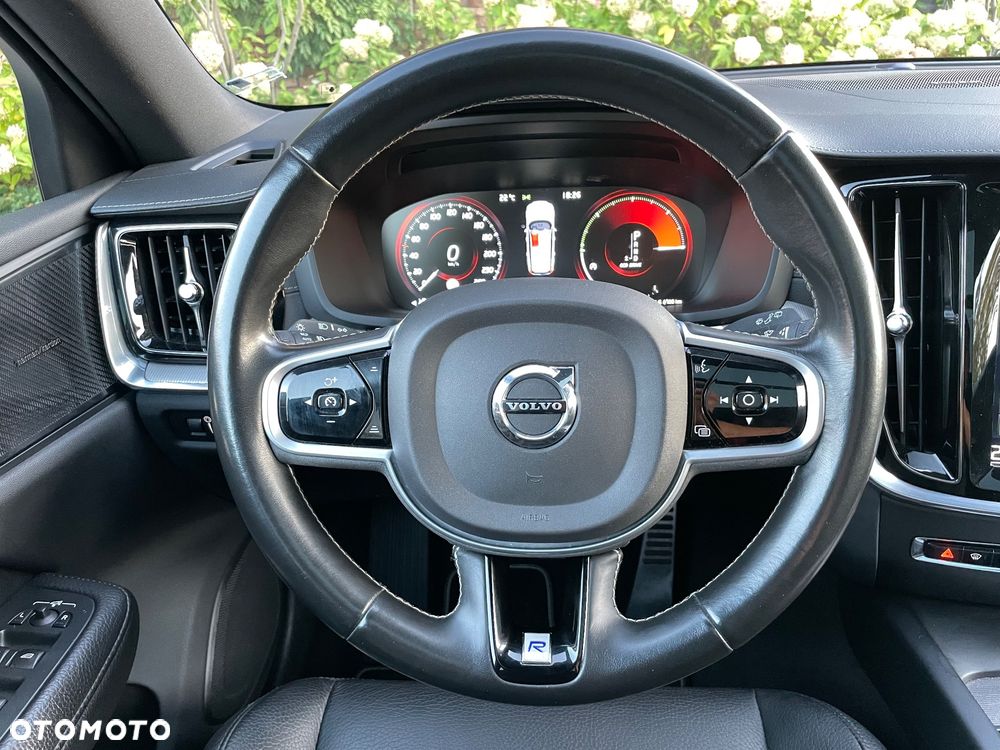 Volvo V60 D4 R-Design - 22