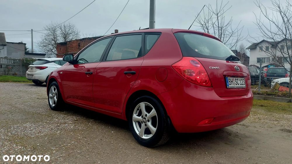 Kia Ceed 1.4 CVVT Attract - 12