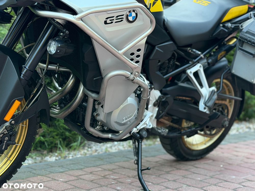 BMW F - 17