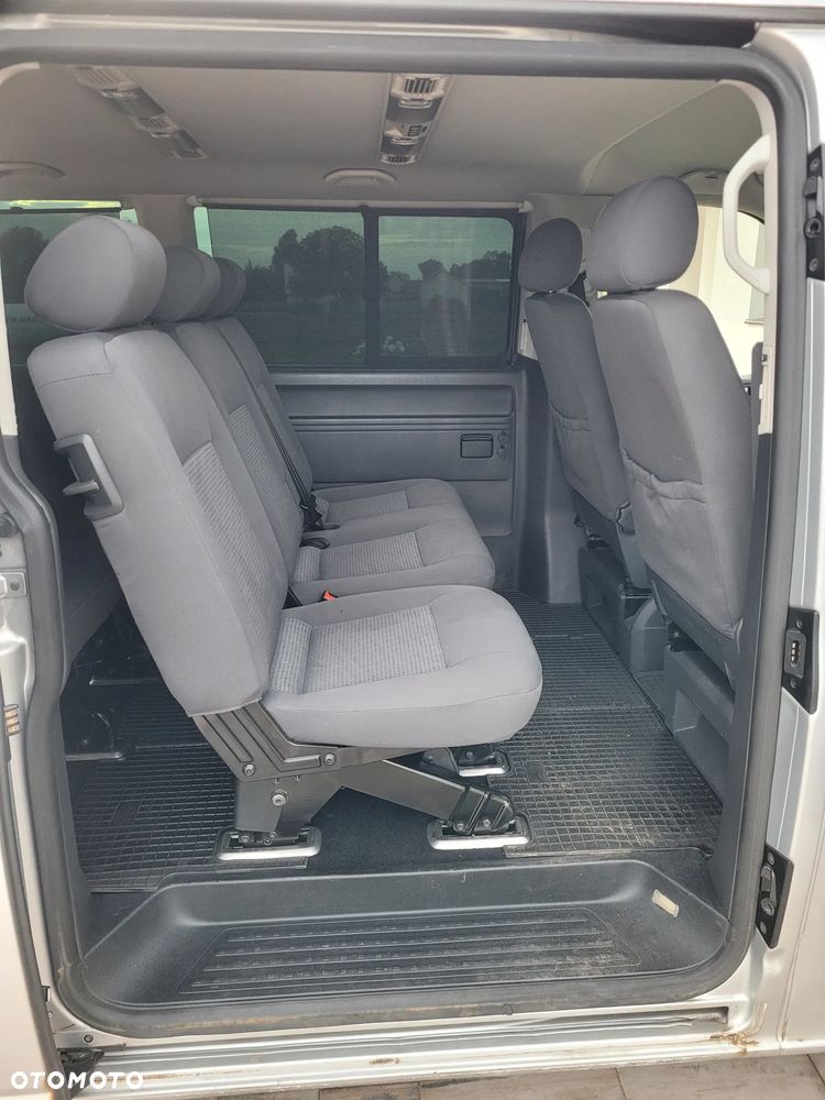 Volkswagen Caravelle - 20