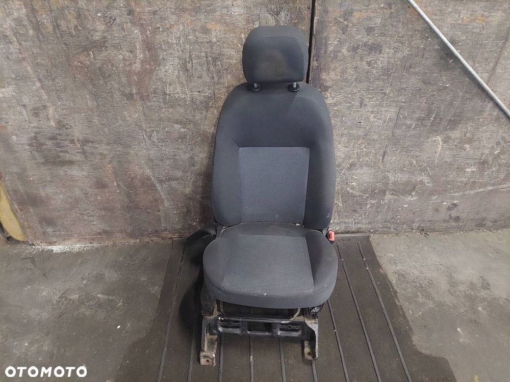 FOTEL PRAWY PRZÓD PEUGEOT BIPPER I - 1