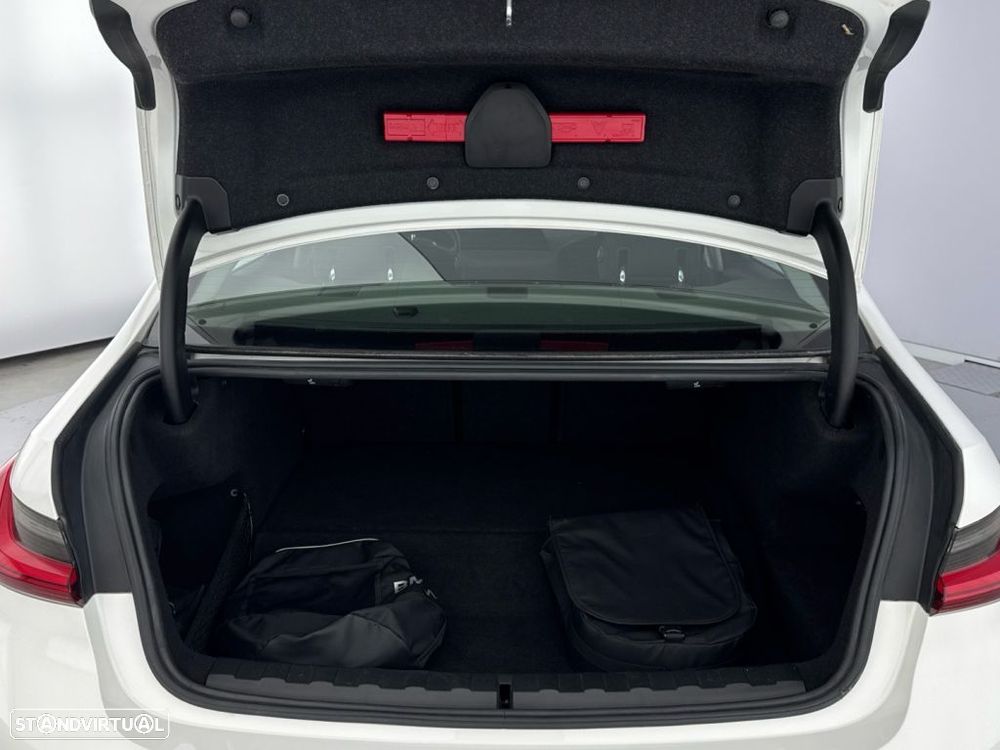 BMW 330 e Auto - 13