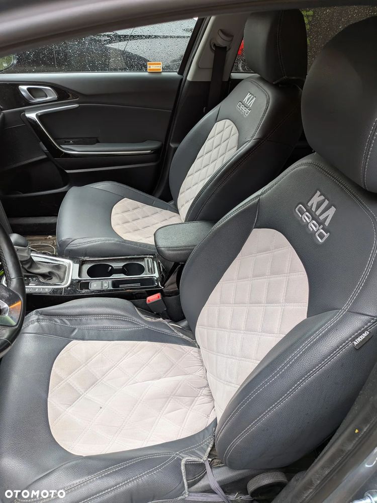 Kia Ceed 1.5 T-GDI MHEV Business Line DCT - 1