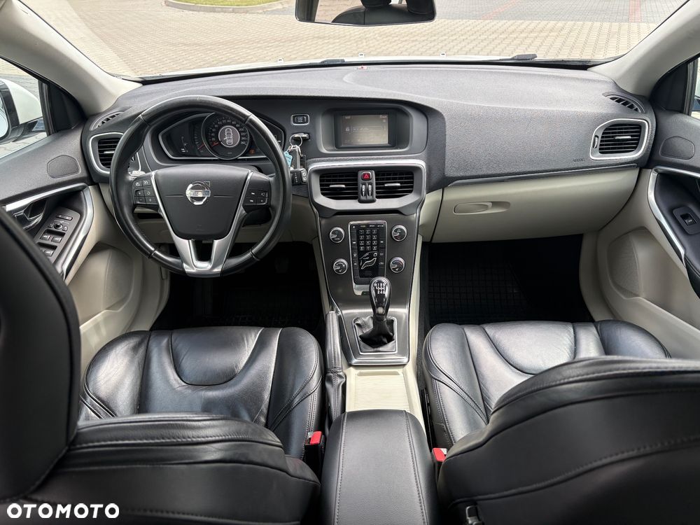 Volvo V40 D2 Summum - 24