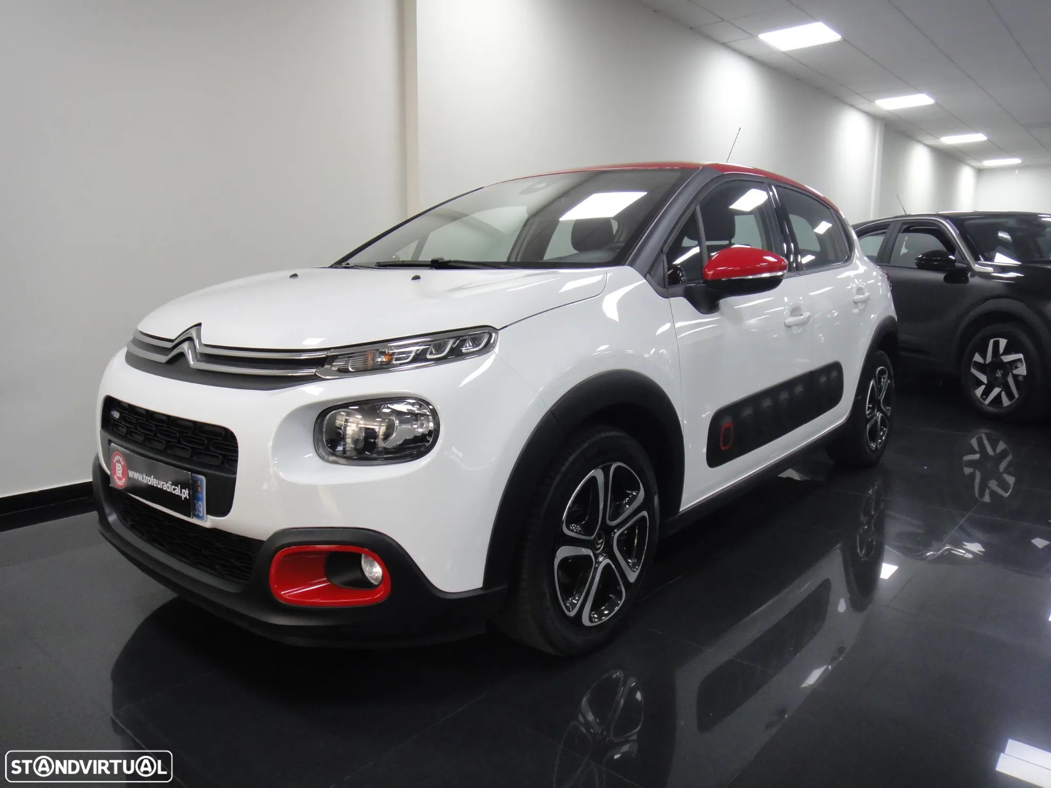 Citroën C3 1.2 PureTech Shine EAT6 - 1