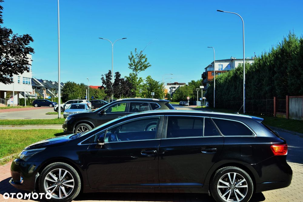 Toyota Avensis 2.0 D-4D Executive - 6