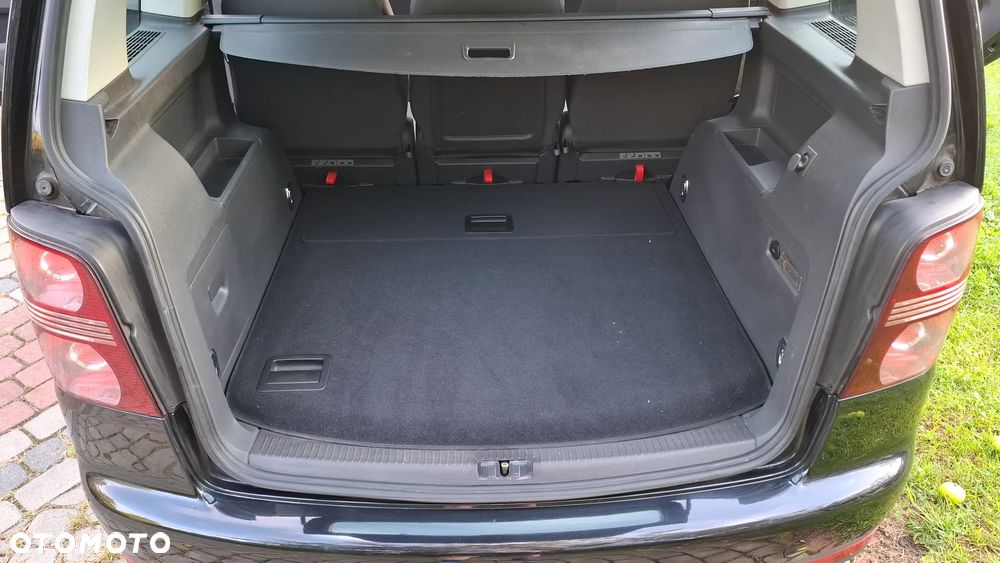 Volkswagen Touran 1.6 Conceptline - 18