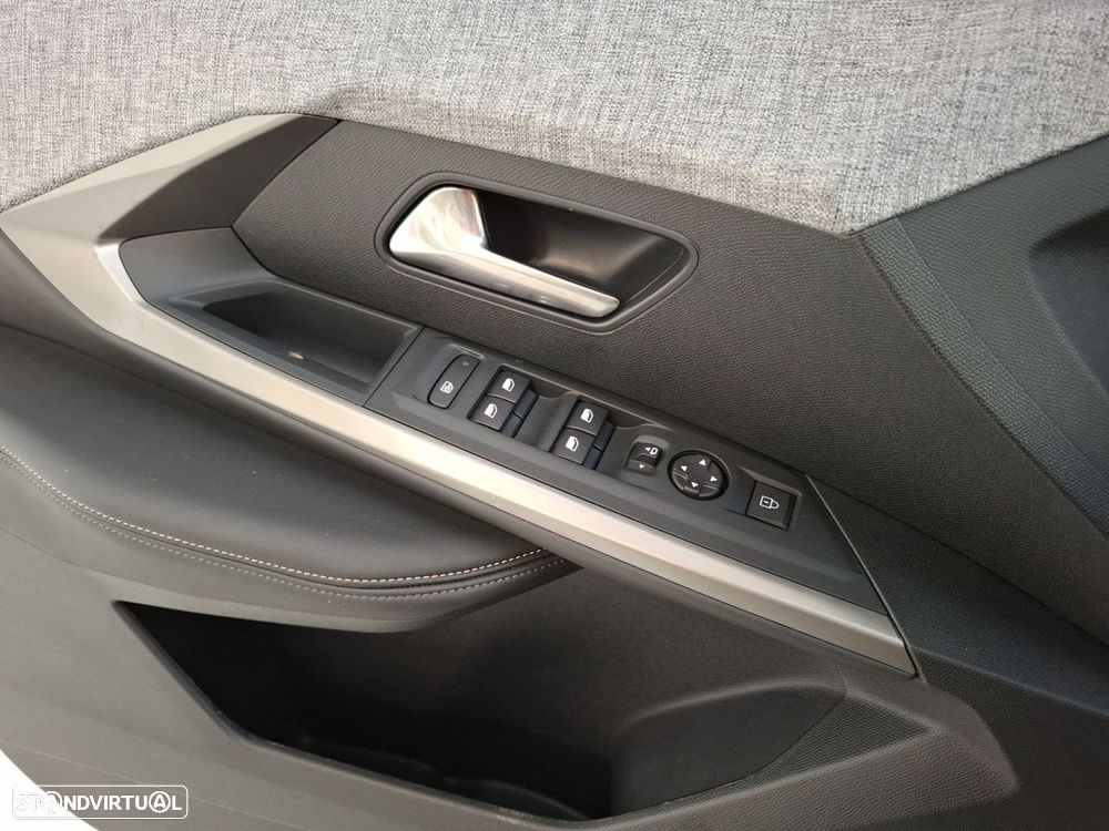 Peugeot 5008 1.2 Hybrid Allure e-DCS6 - 25