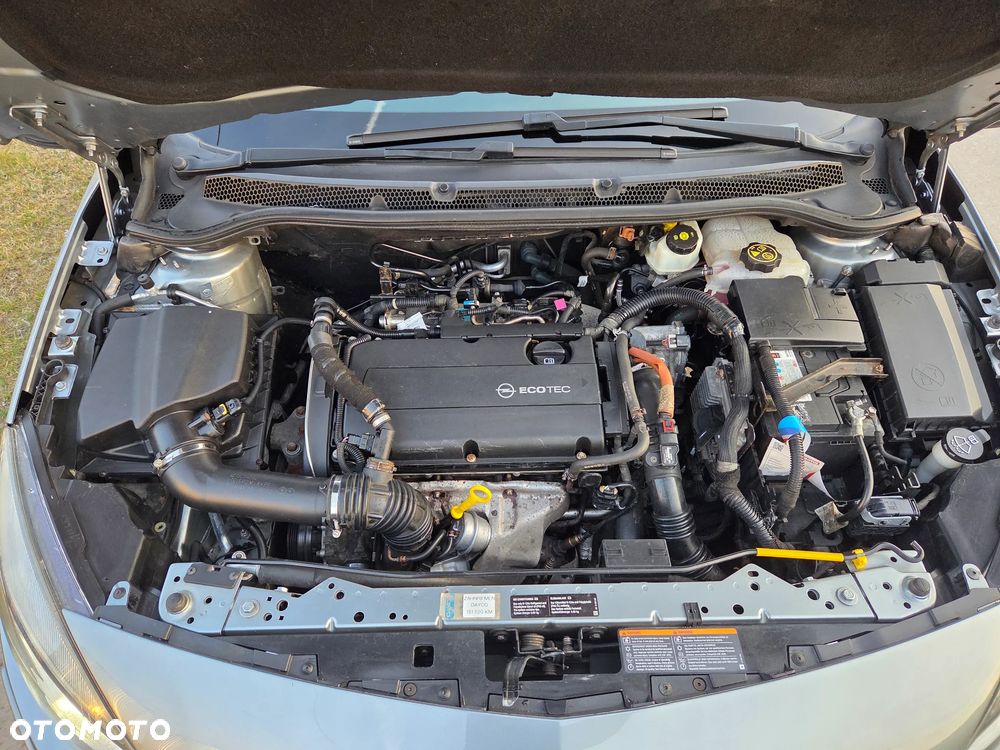 Opel Astra 1.6 Turbo Design Edition - 8