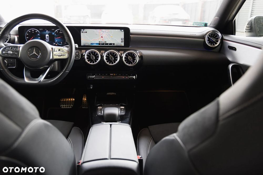 Mercedes-Benz Klasa A 180 Edycja specjalna 7G-DCT - 32