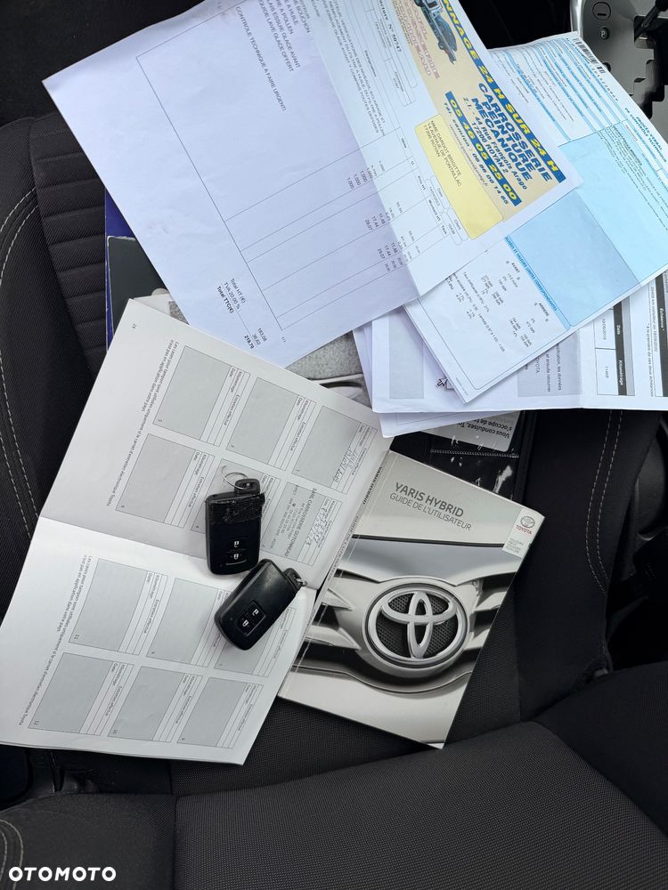 Toyota Yaris Hybrid 100 Business Edition - 29