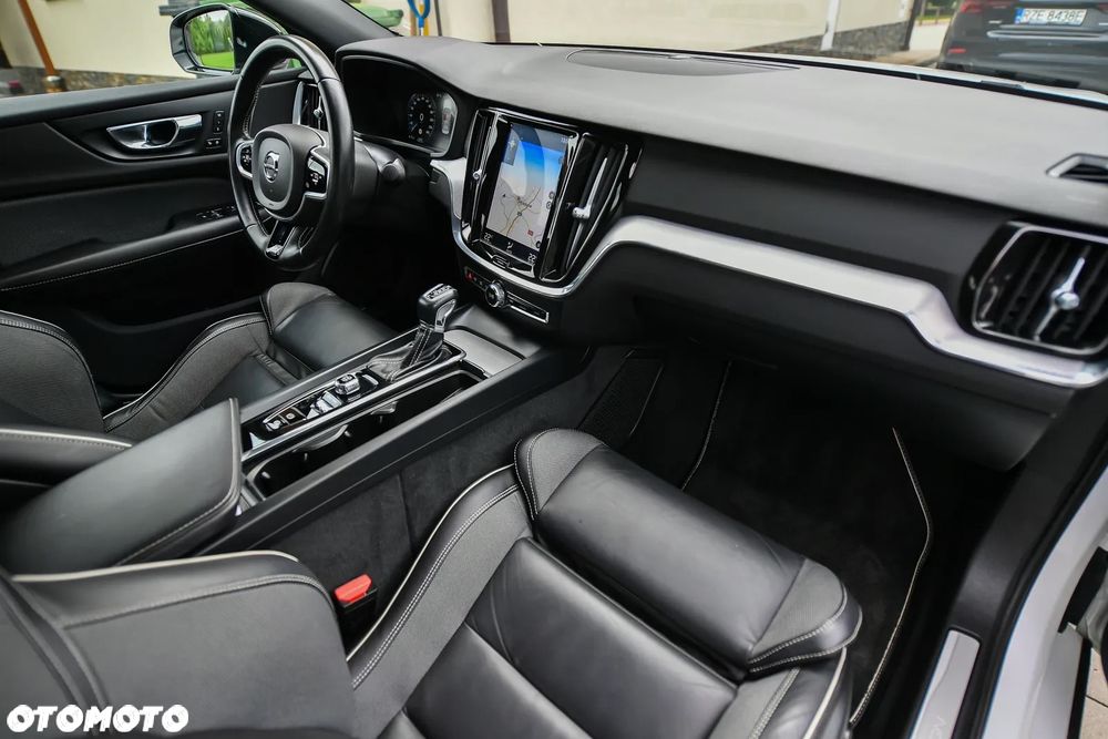 Volvo S60 T4 R-Design - 10