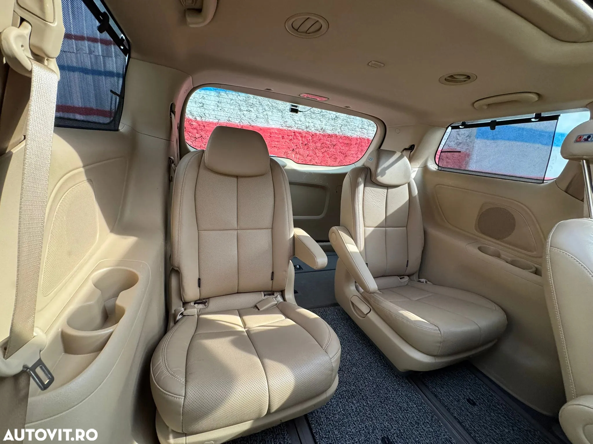 Kia Carnival - 27