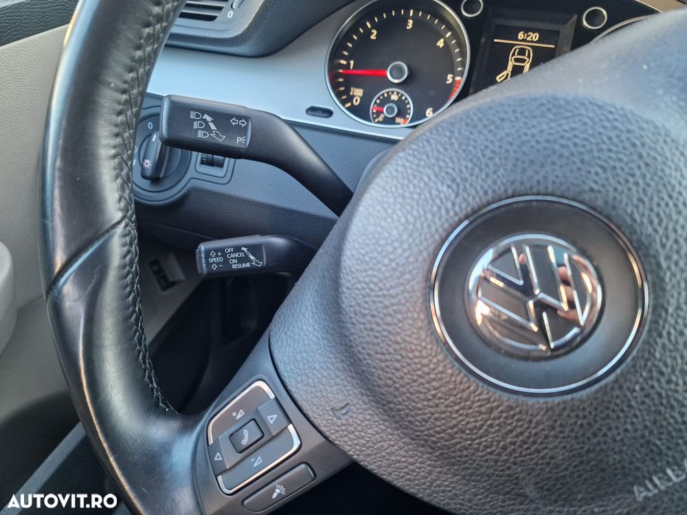 Volkswagen Passat 2.0 TDI DPF Highline - 14