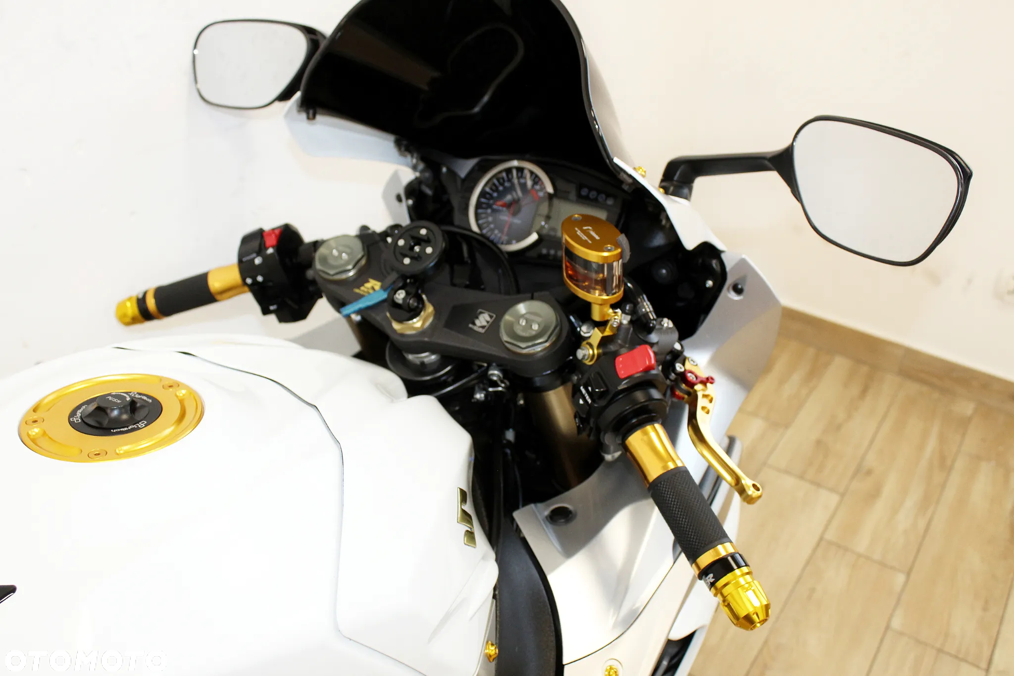 Suzuki GSX-R - 19