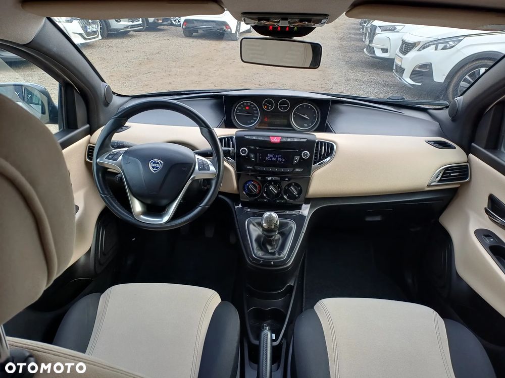 Lancia Ypsilon 1.2 8V Platino (4 os.) - 21