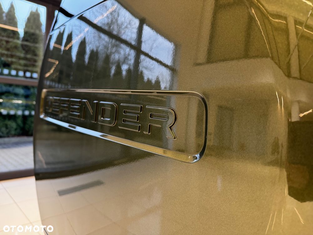 Land Rover Defender - 7