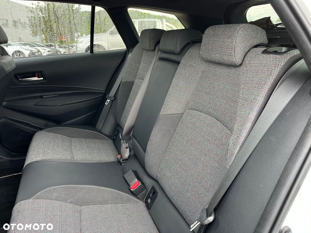 Toyota Corolla - 30